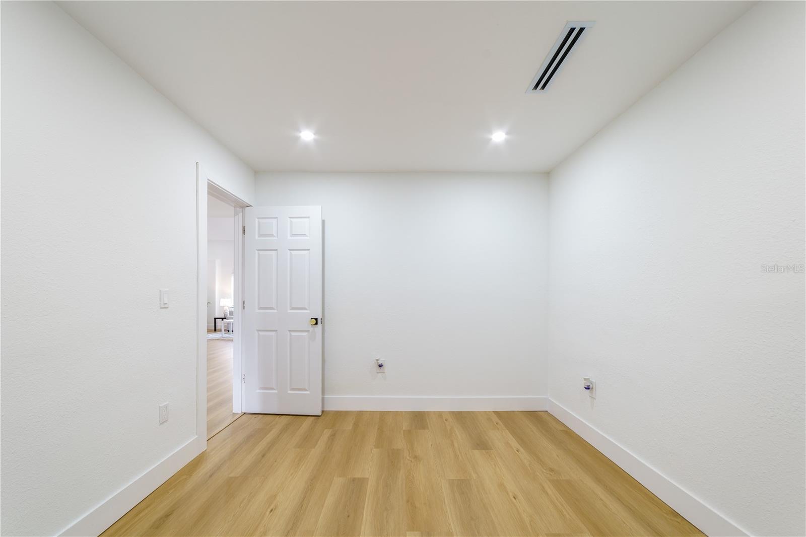 LAKE TARPON ESTATES - Residential