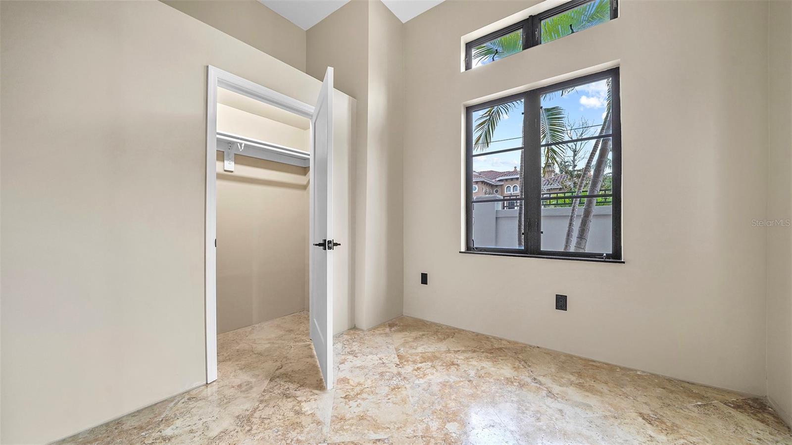SIESTA REV OF - Residential Lease