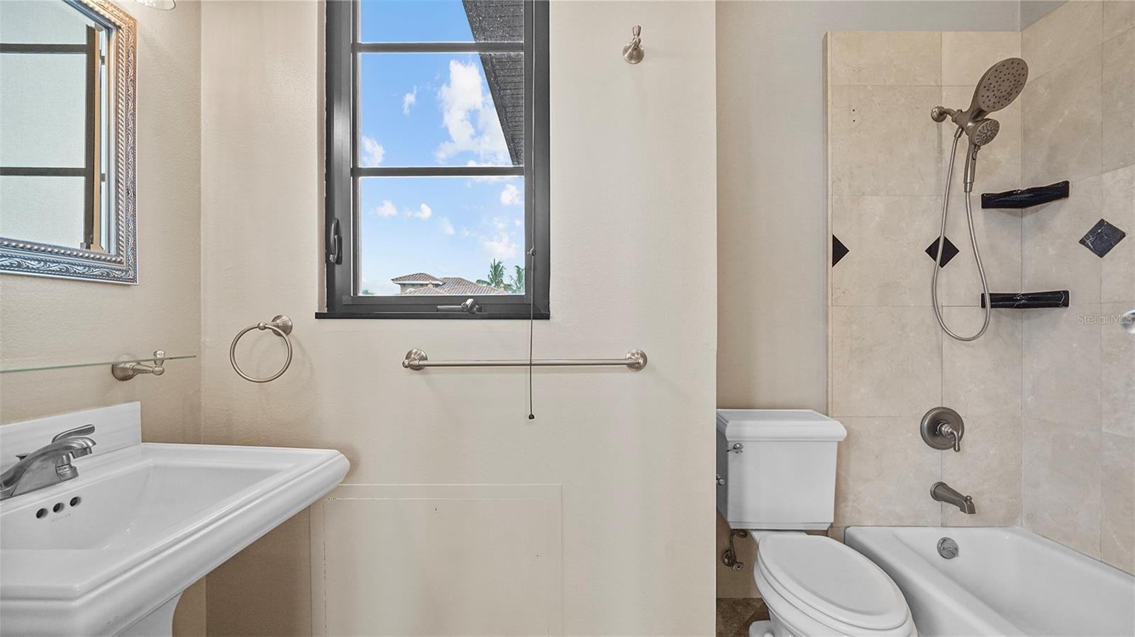 SIESTA REV OF - Residential Lease