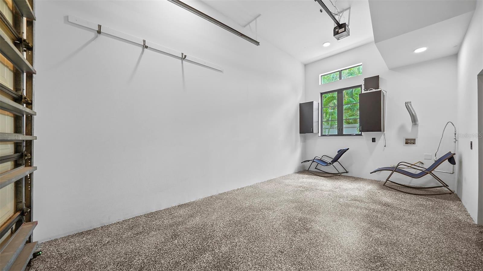 SIESTA REV OF - Residential Lease