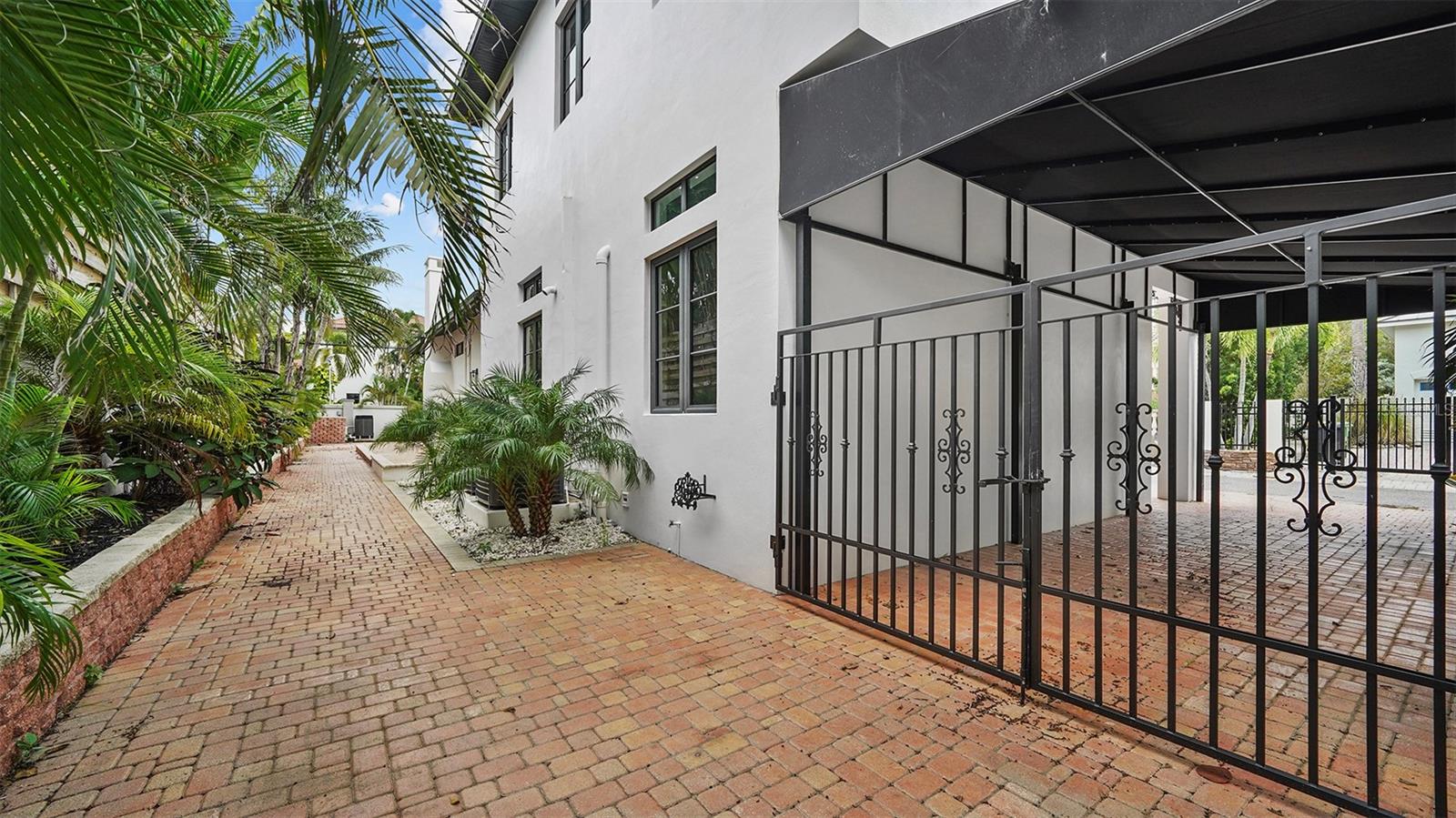 SIESTA REV OF - Residential Lease
