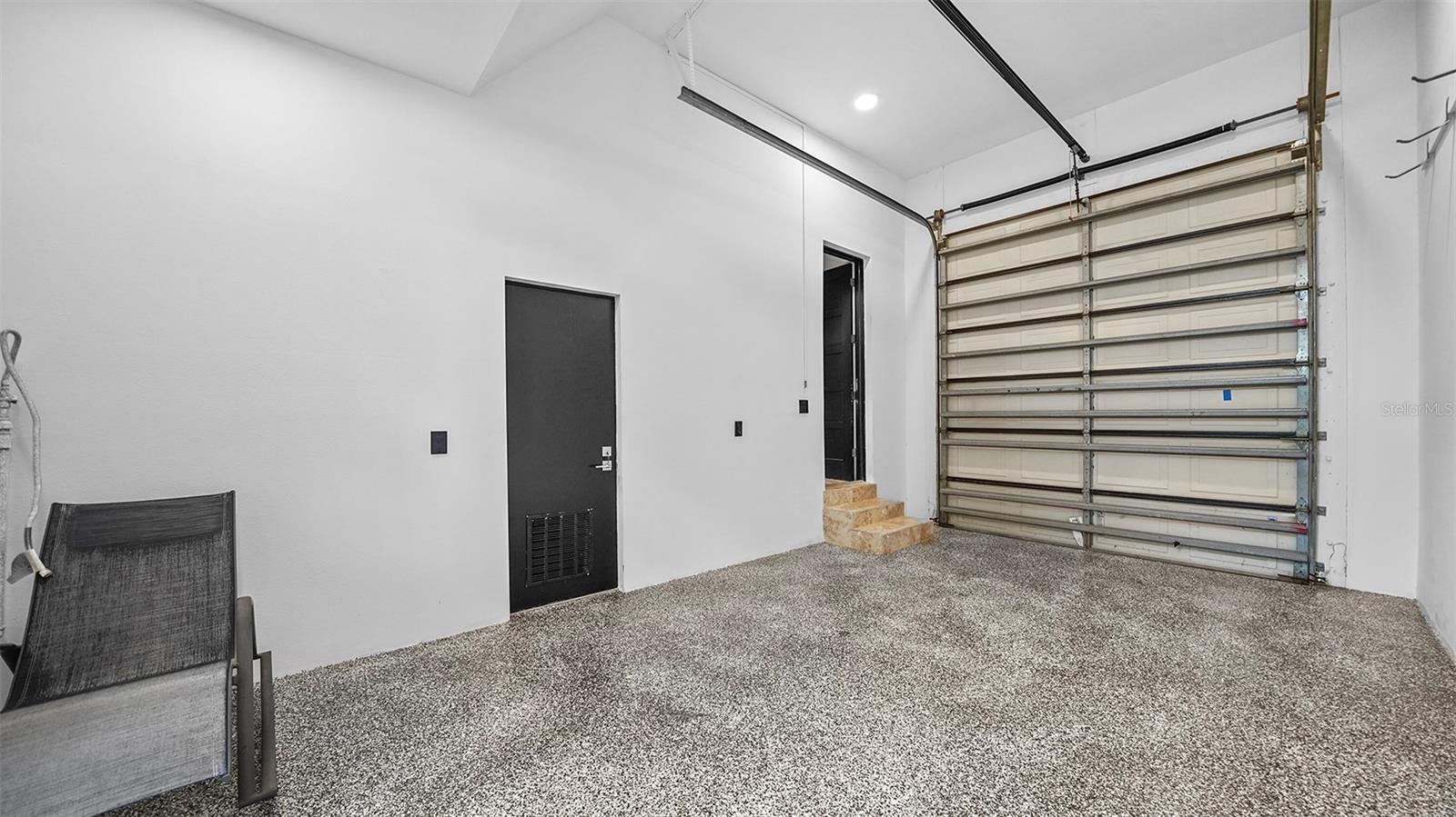 SIESTA REV OF - Residential Lease