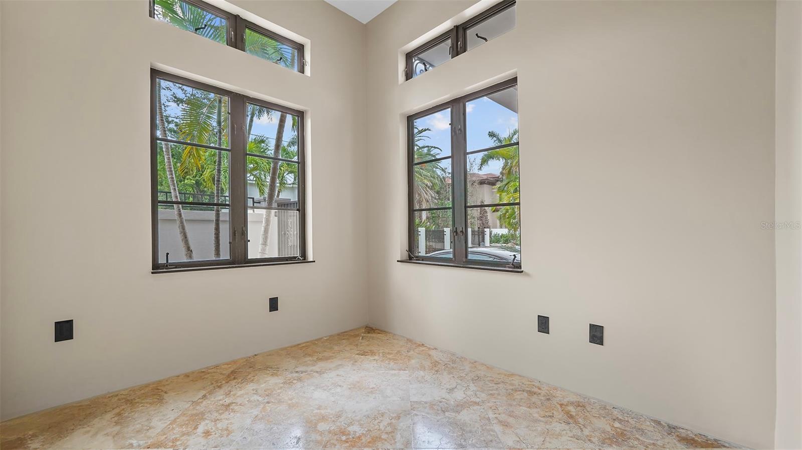 SIESTA REV OF - Residential Lease
