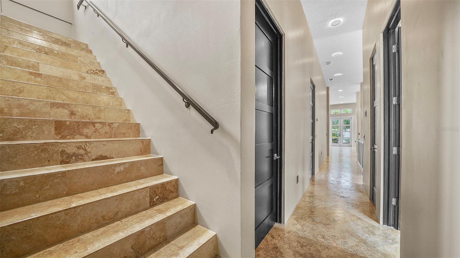 SIESTA REV OF - Residential Lease