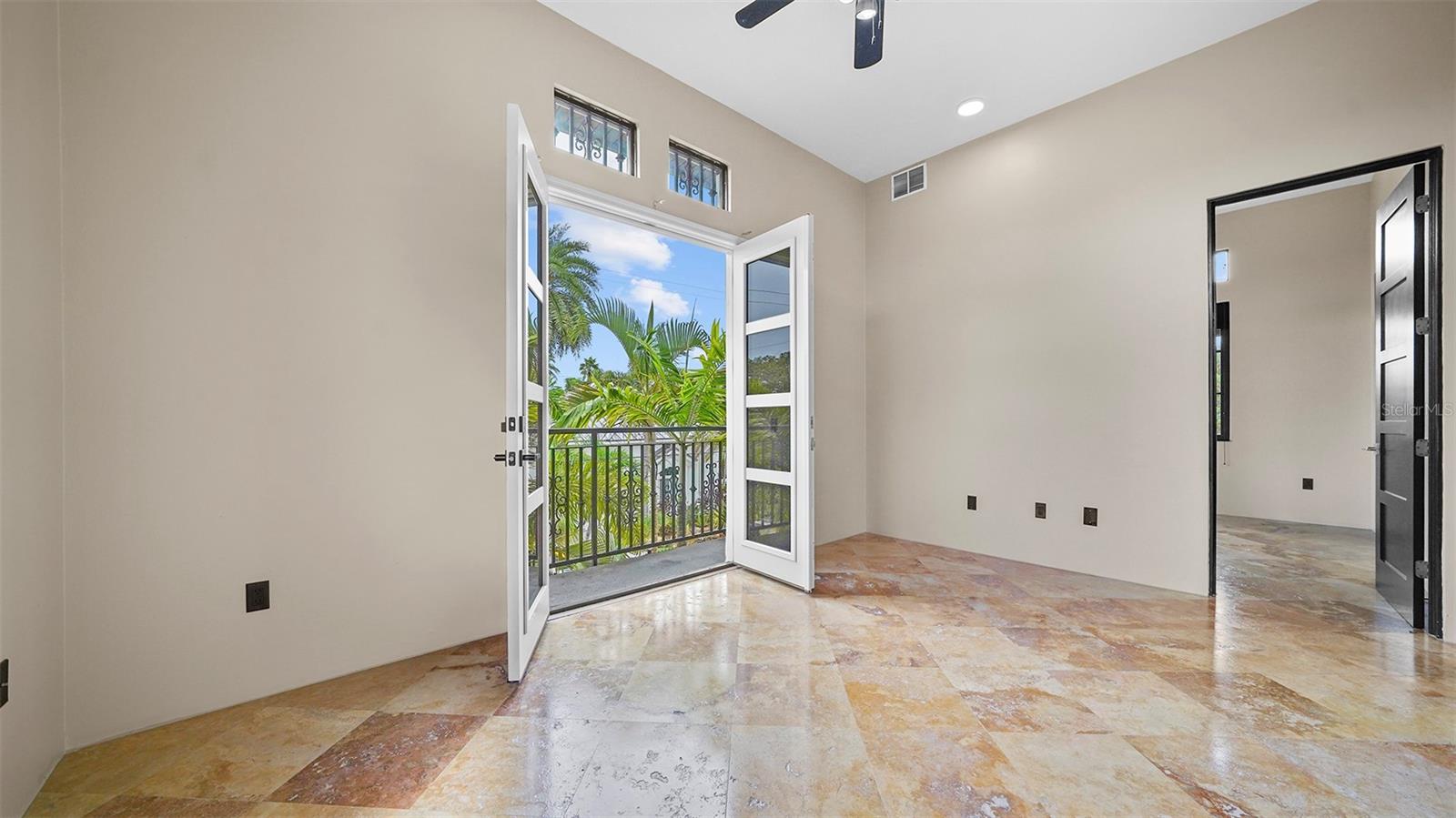 SIESTA REV OF - Residential Lease
