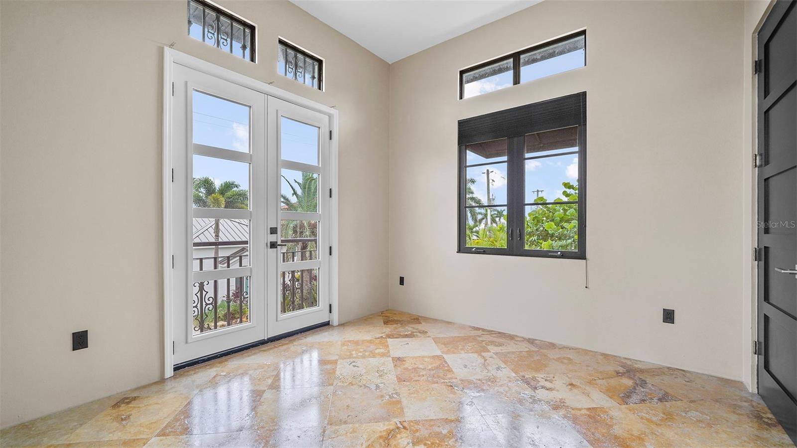 SIESTA REV OF - Residential Lease