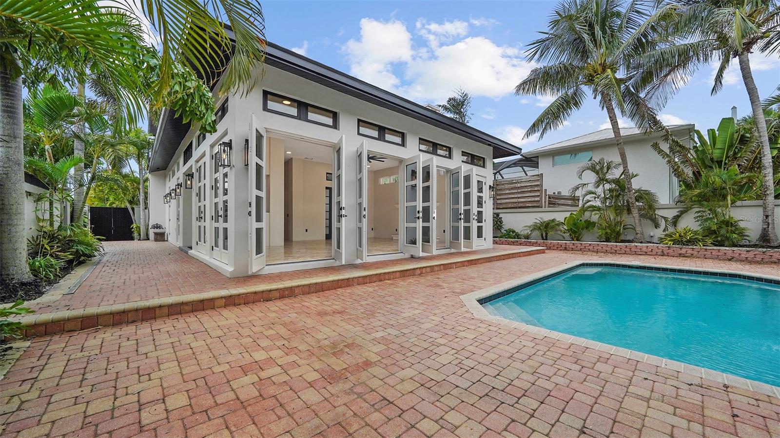 SIESTA REV OF - Residential Lease