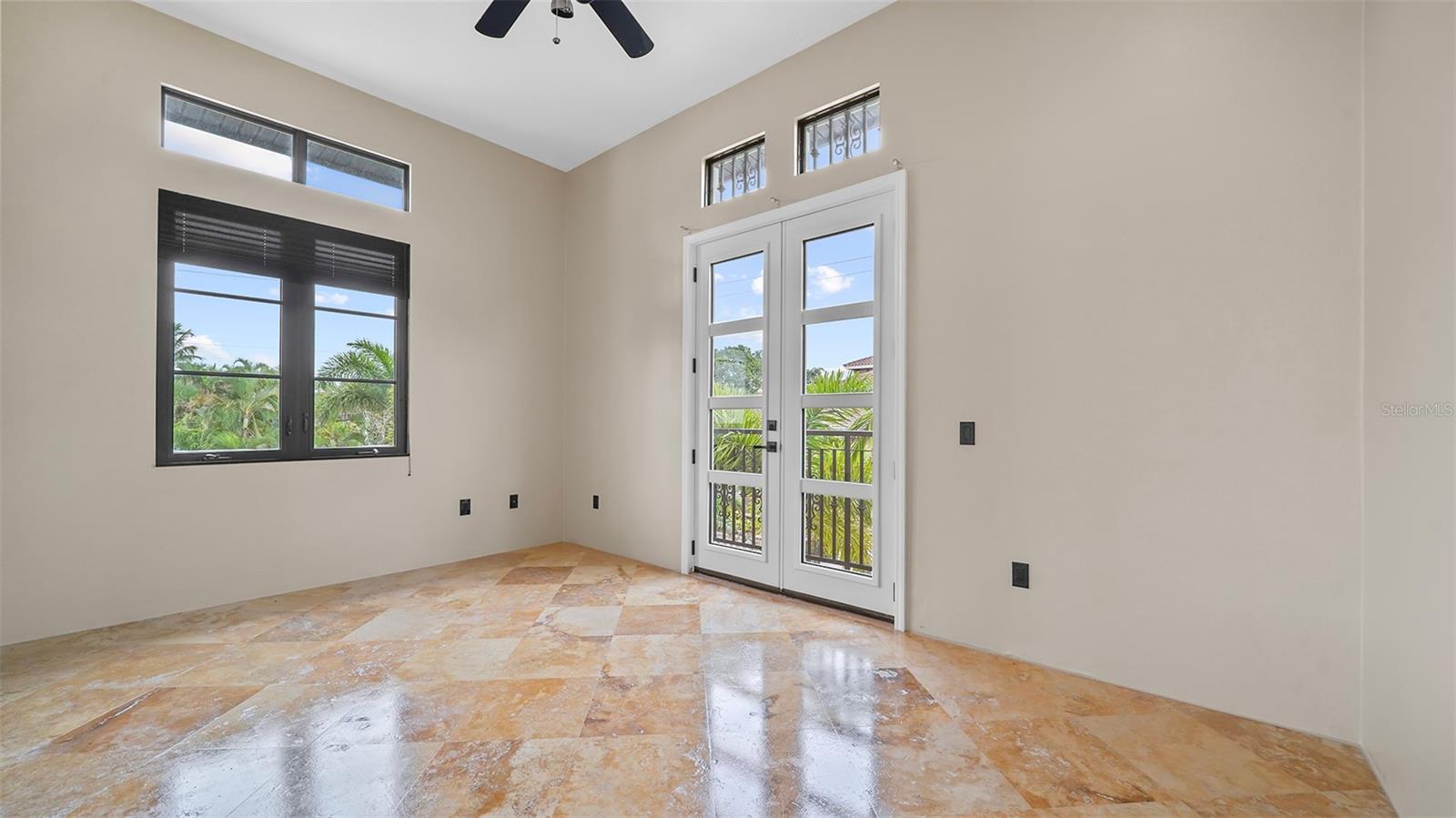 SIESTA REV OF - Residential Lease