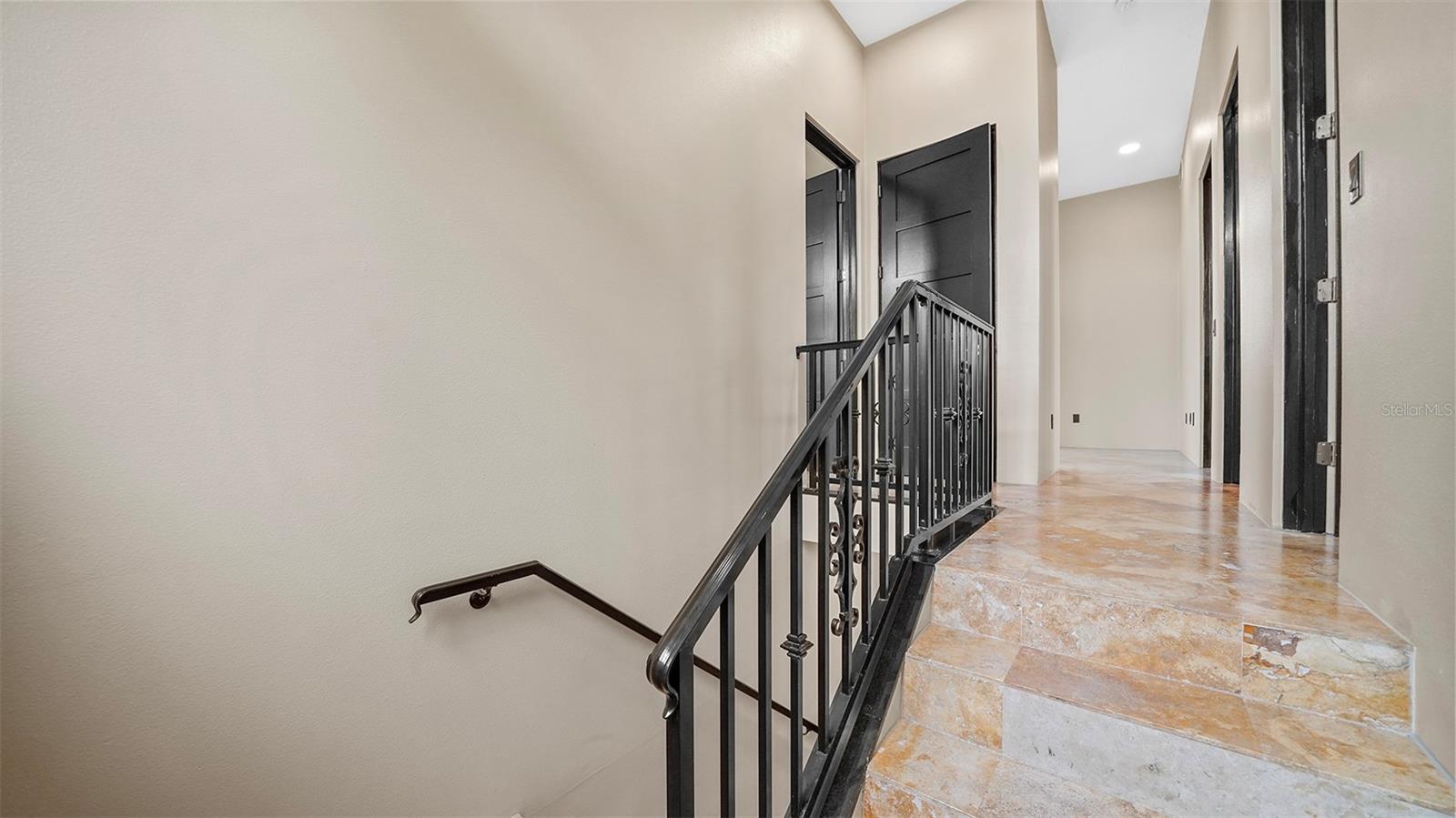 SIESTA REV OF - Residential Lease