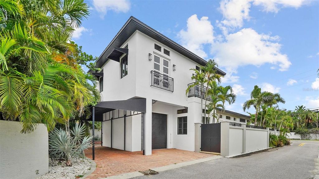 Photo of 324 Siesta Drive, Sarasota, FL 34242 (MLS # A4664638)