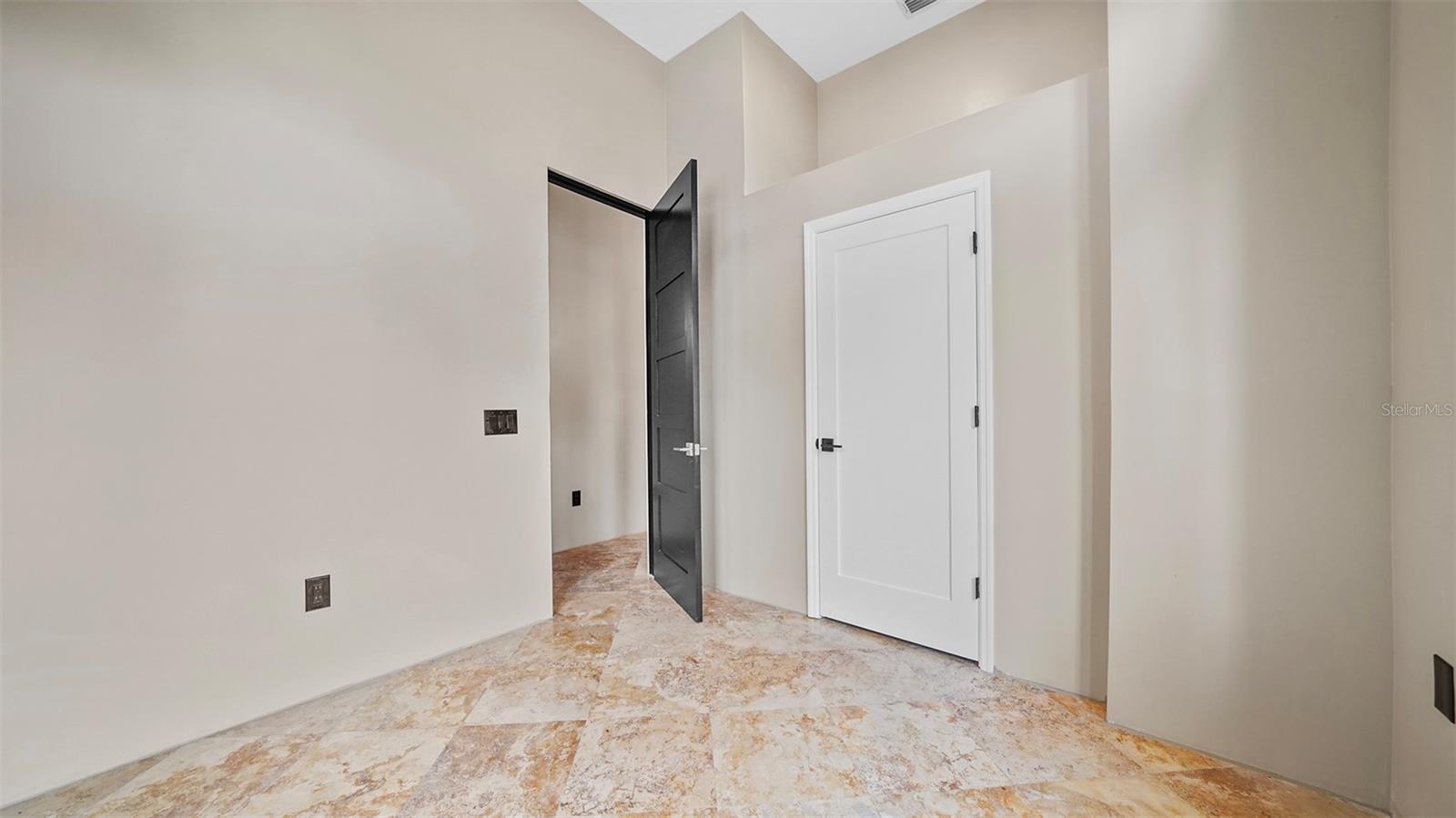 SIESTA REV OF - Residential Lease