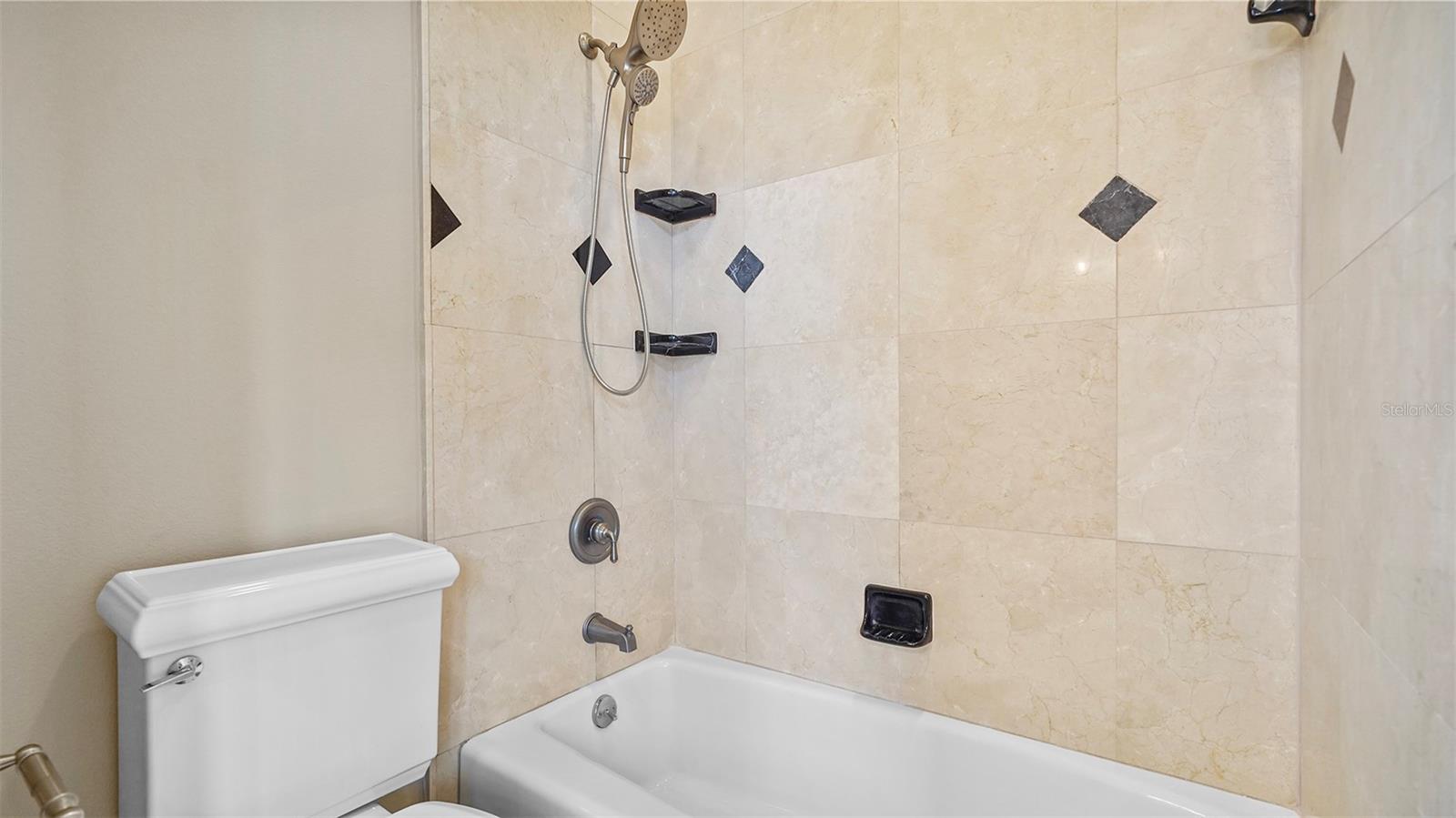 SIESTA REV OF - Residential Lease