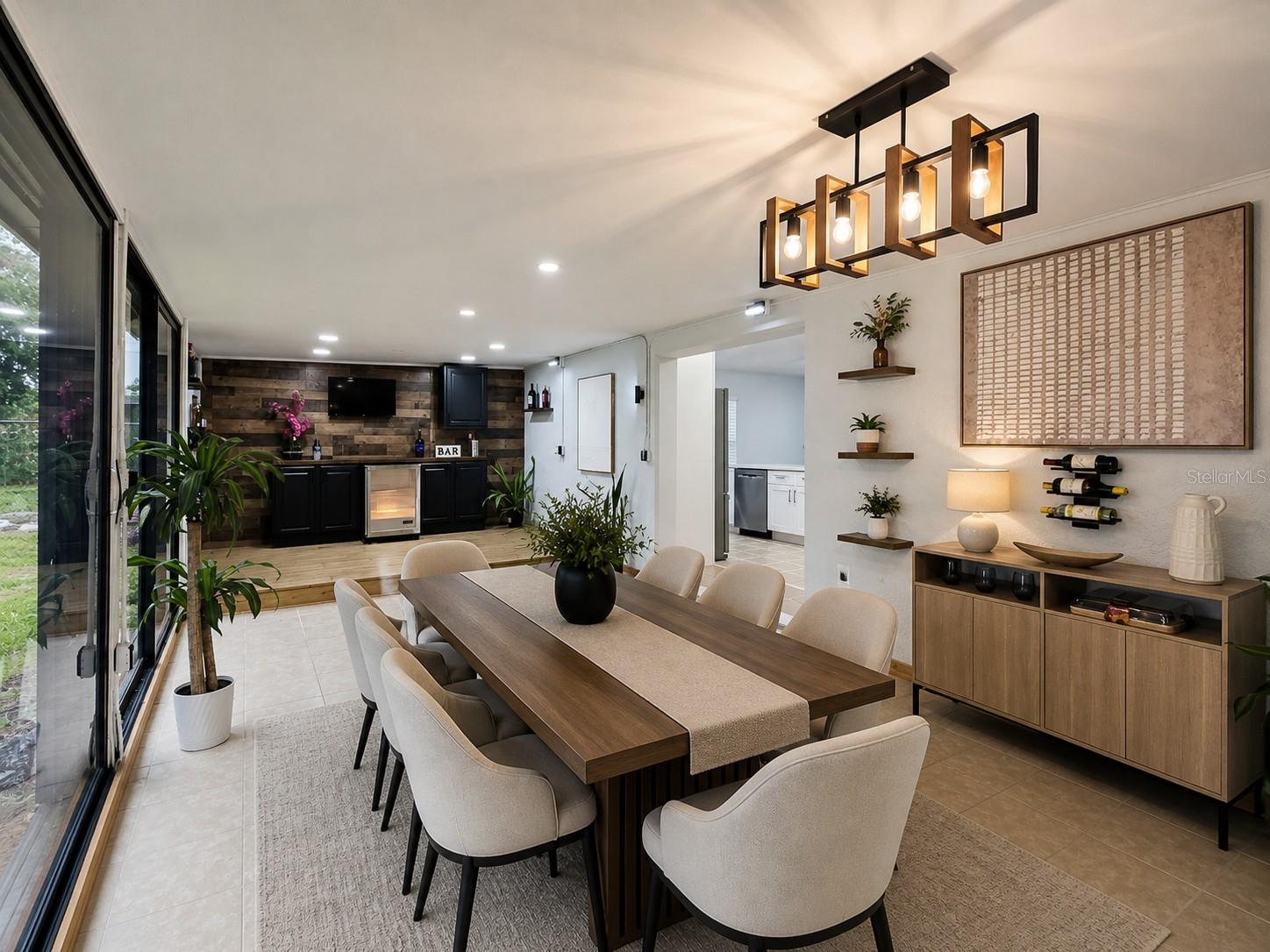 LAVADA COURT - Residential