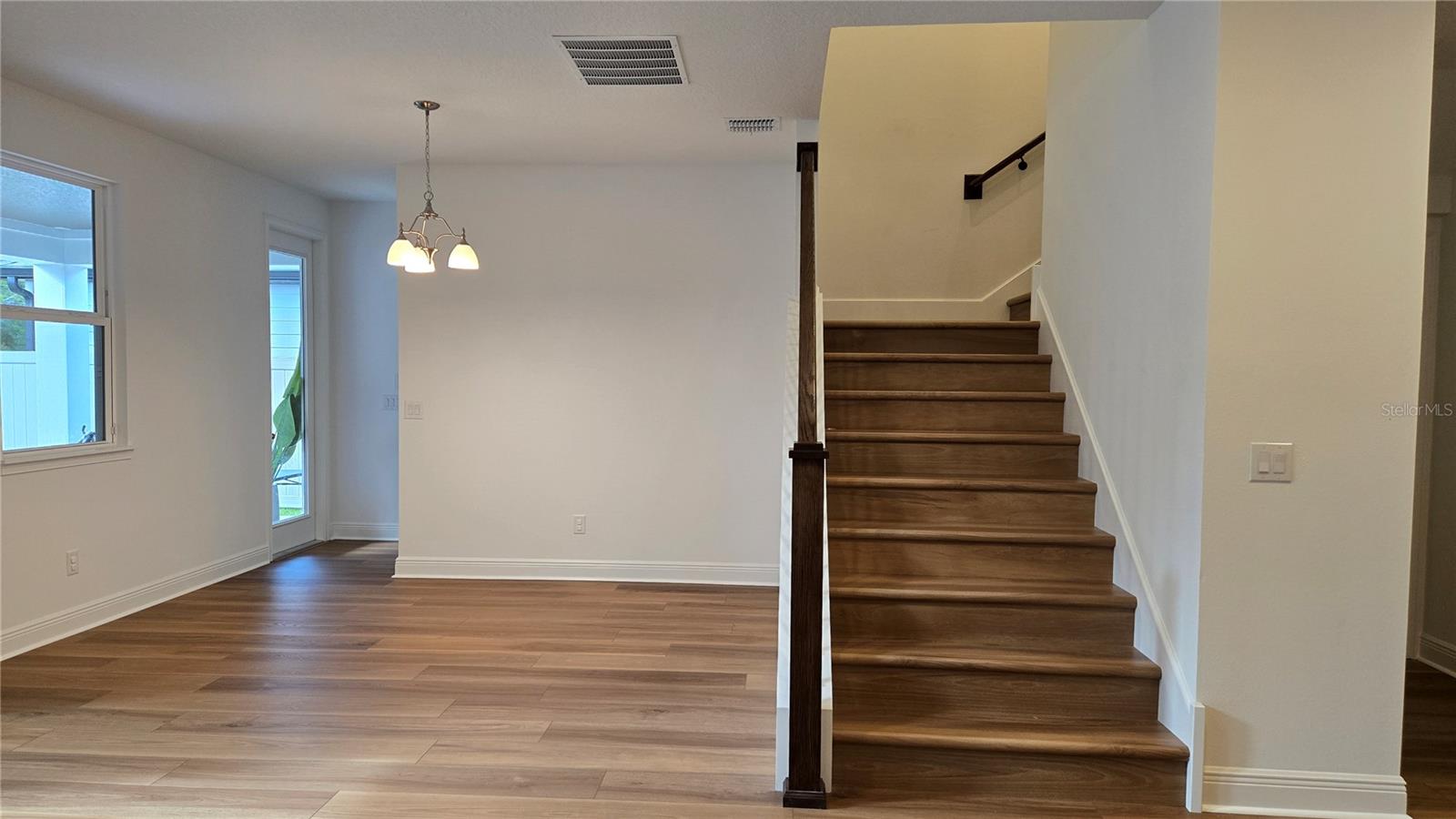 ELLINGTON PLACE - Residential Lease