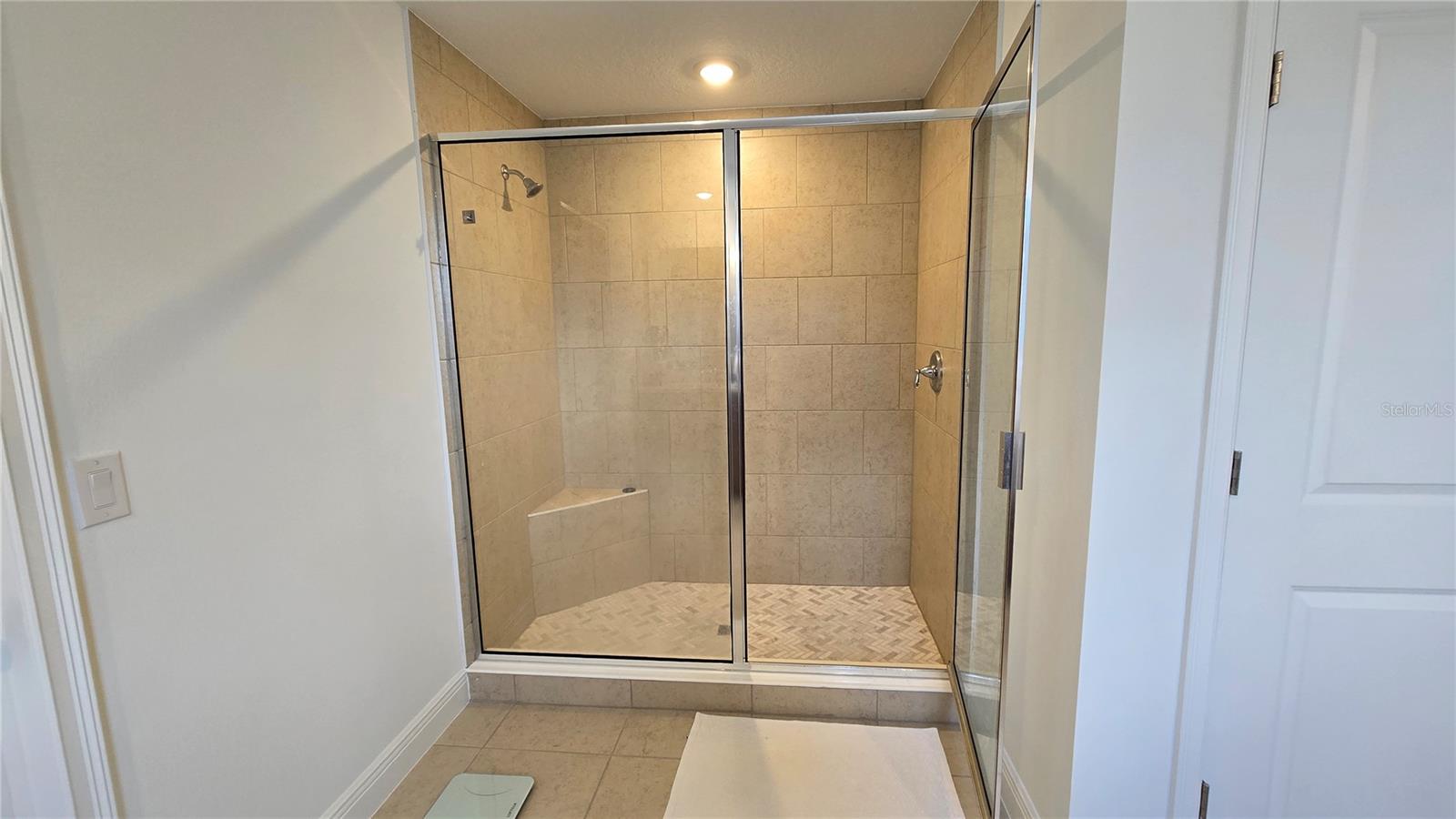 ELLINGTON PLACE - Residential Lease