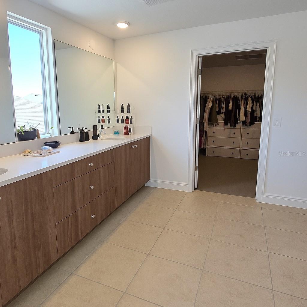 ELLINGTON PLACE - Residential Lease