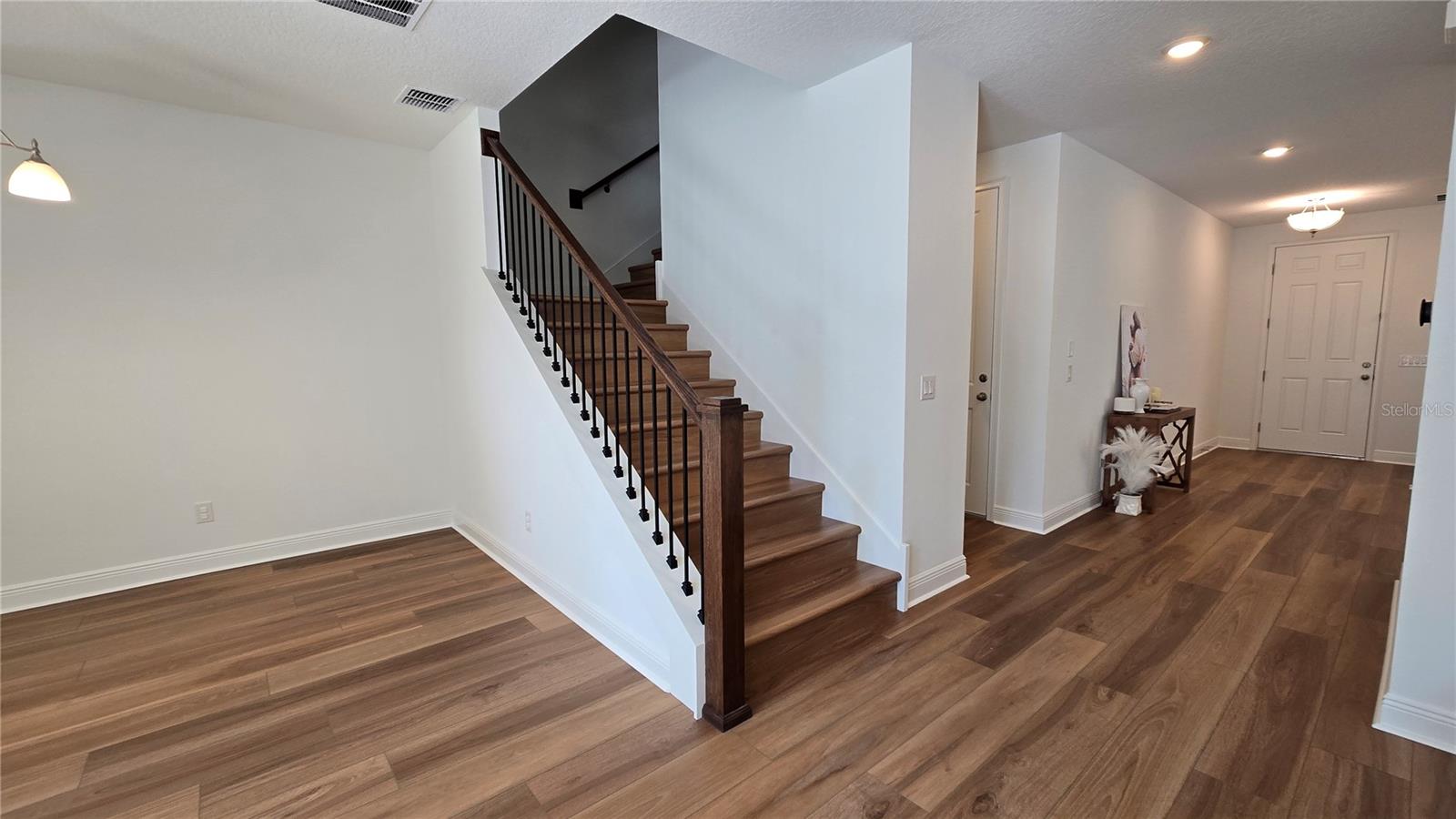 ELLINGTON PLACE - Residential Lease