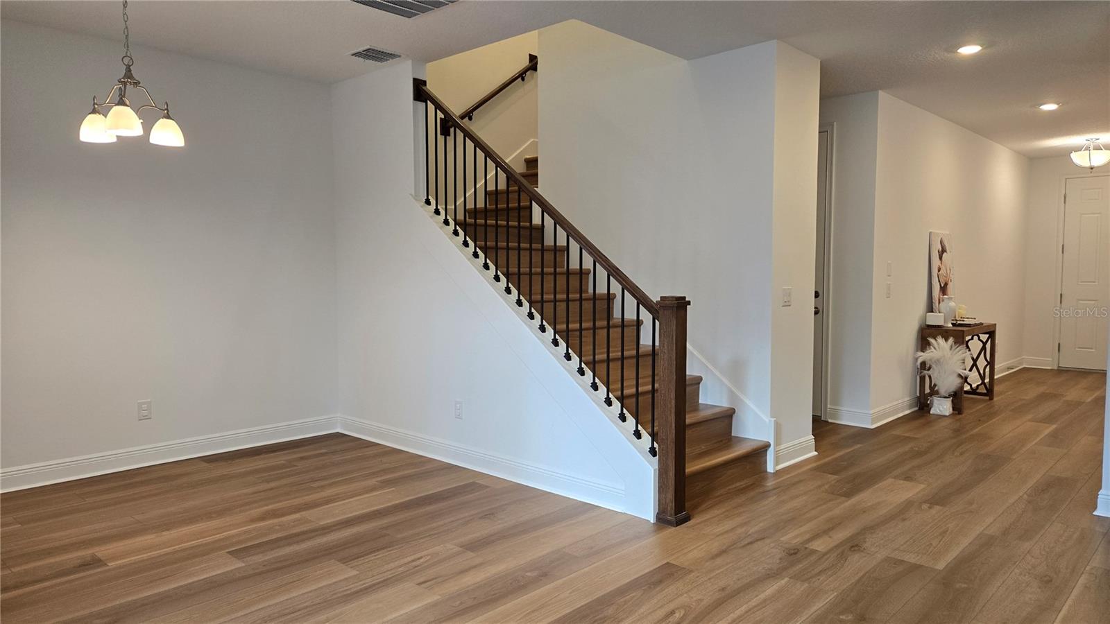 ELLINGTON PLACE - Residential Lease