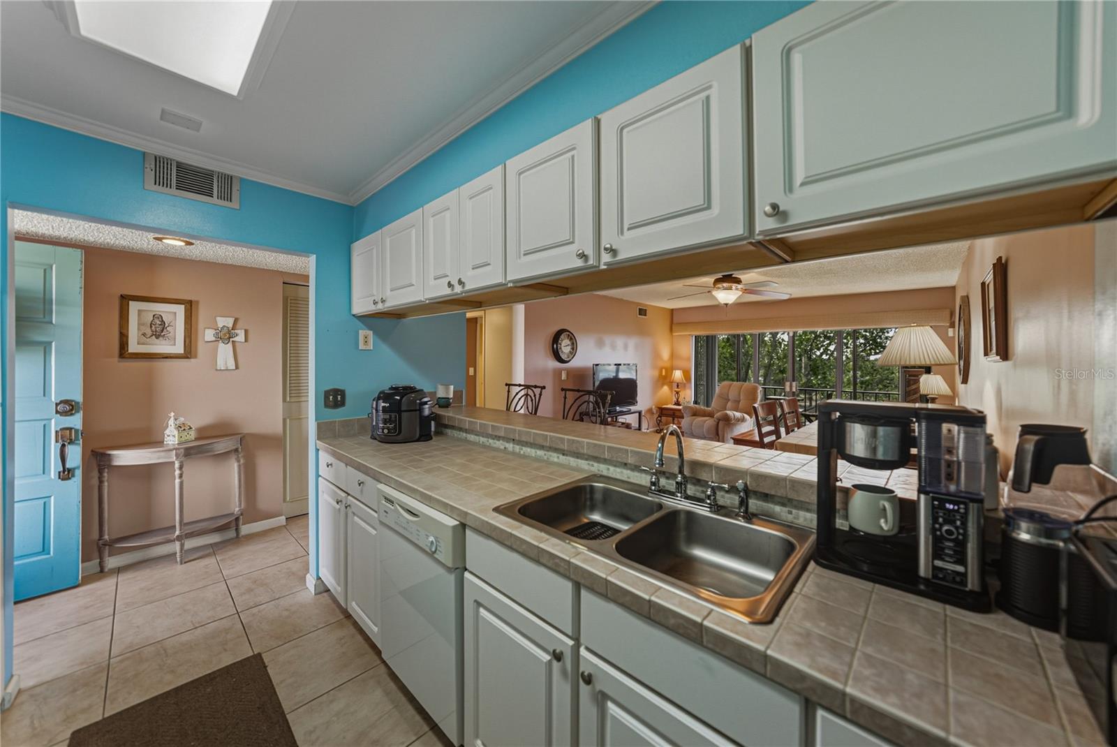 LA CASA CONDO - Residential