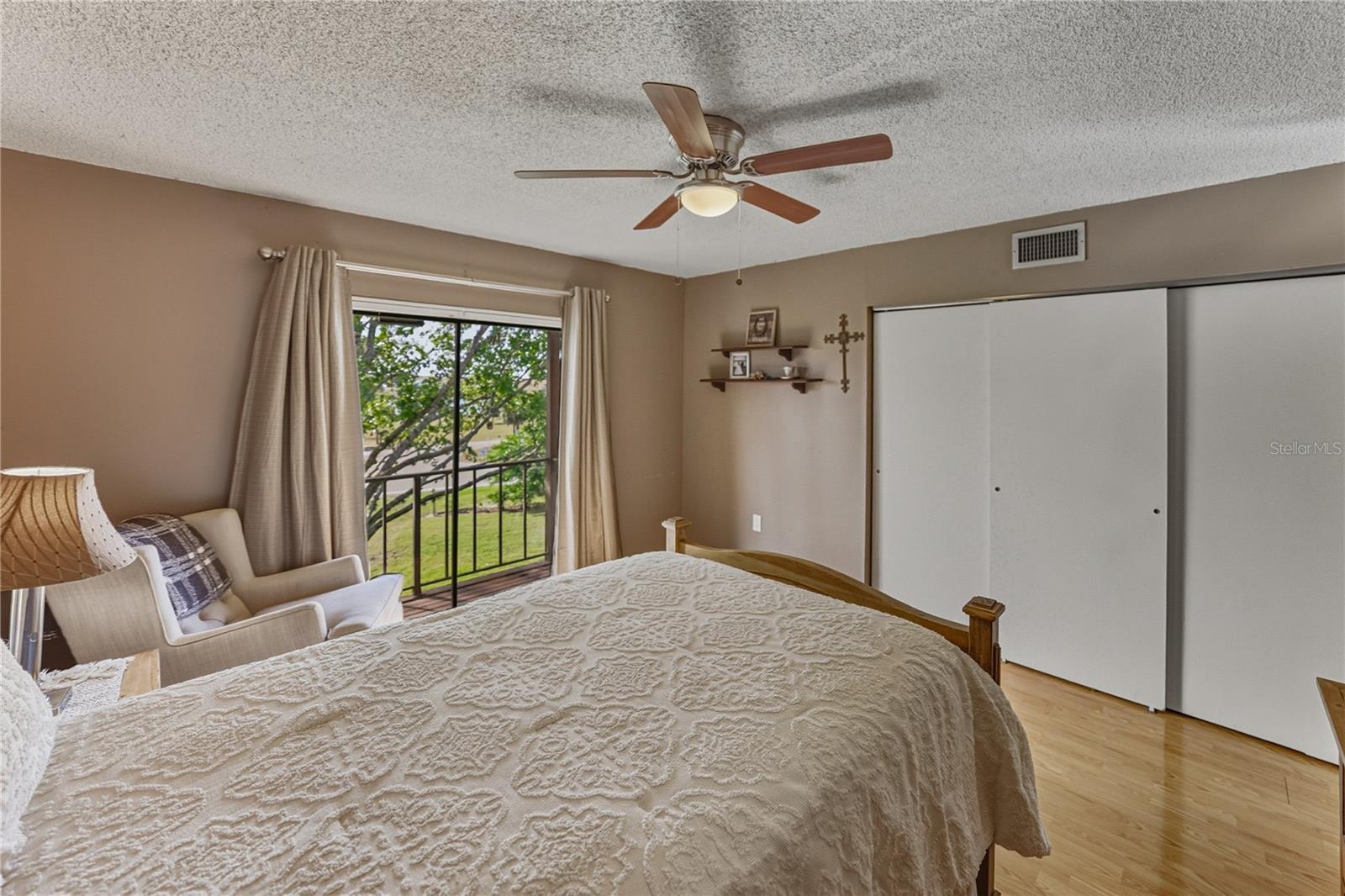 LA CASA CONDO - Residential