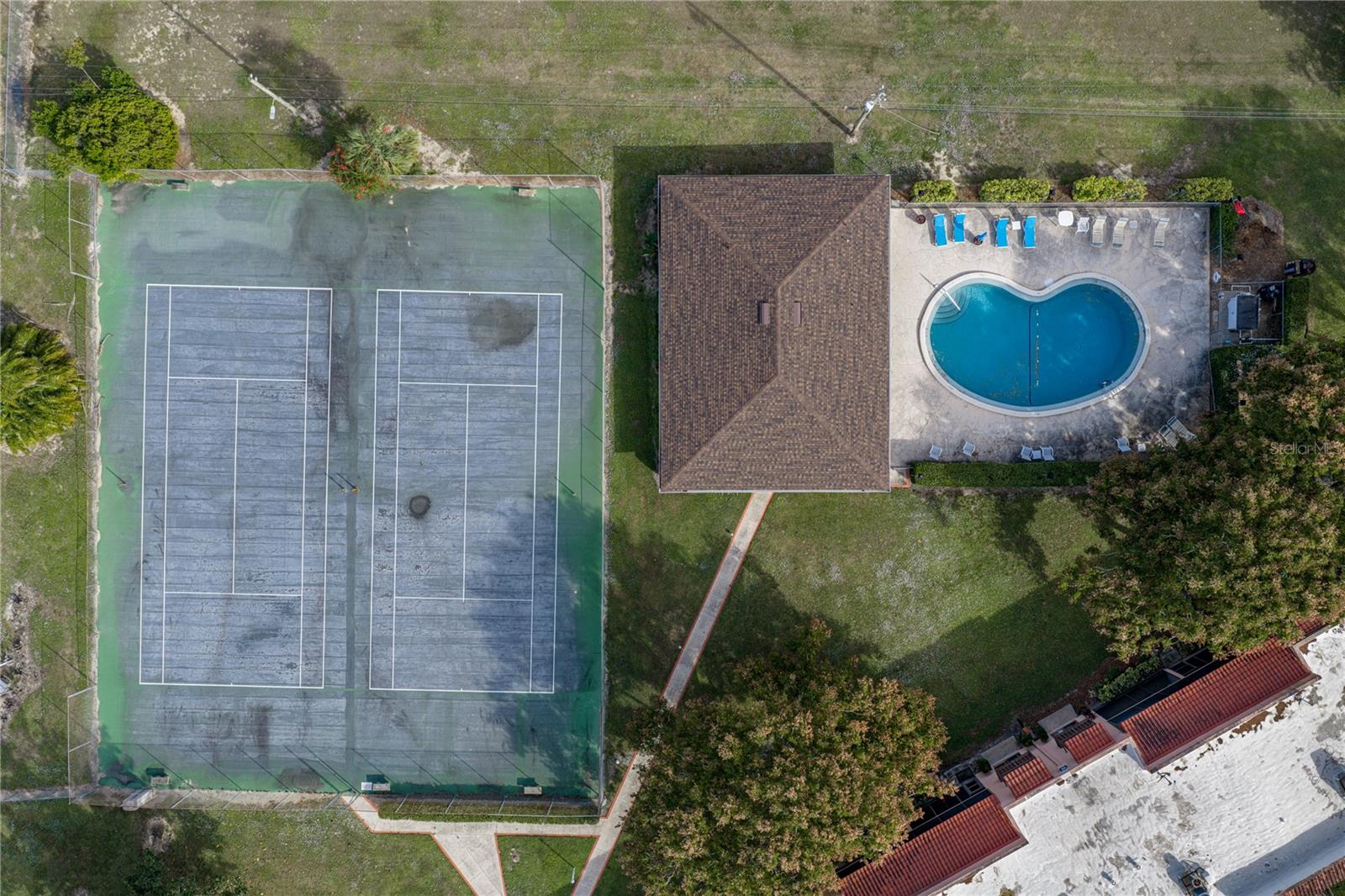 LA CASA CONDO - Residential