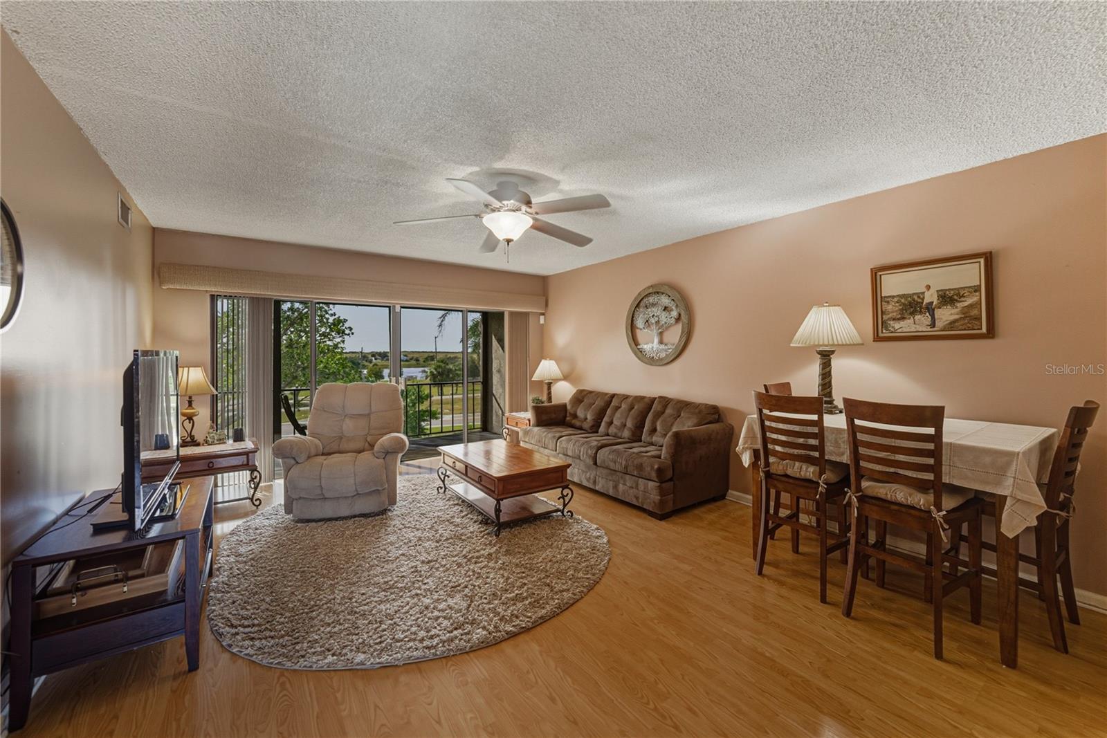 LA CASA CONDO - Residential