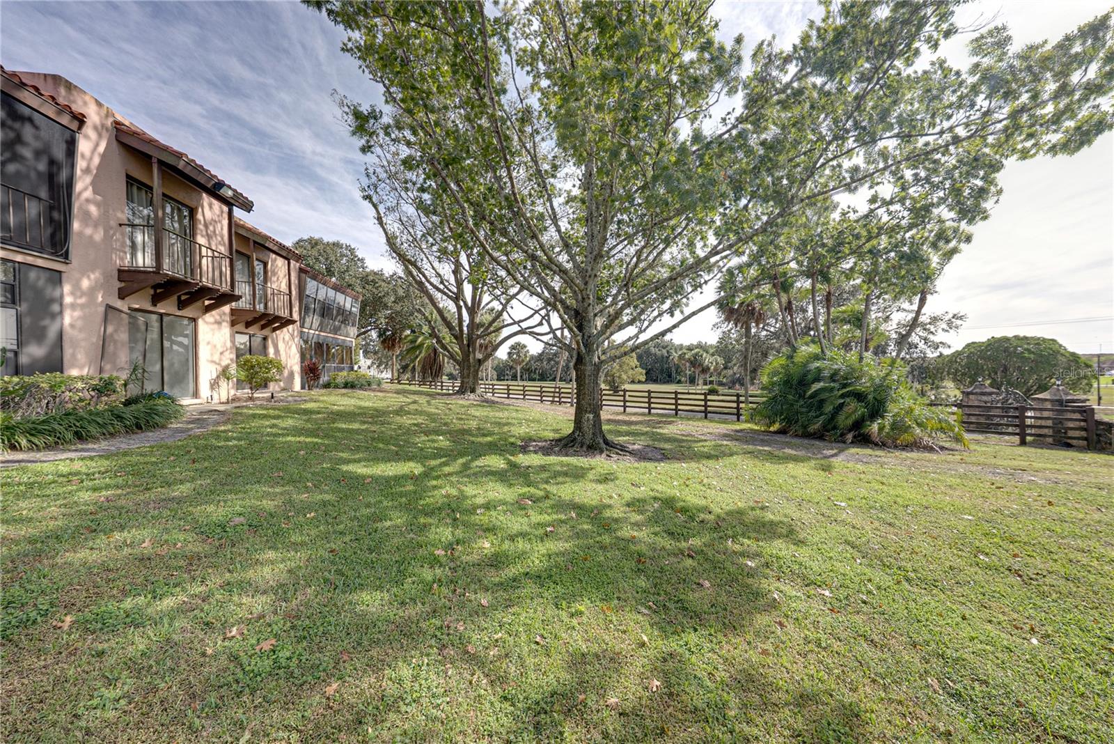 LA CASA CONDO - Residential