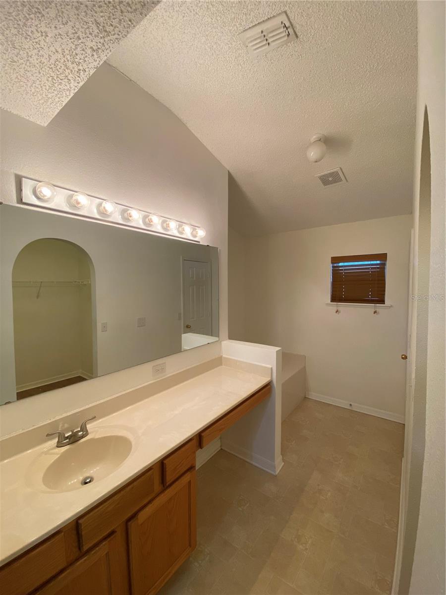 QUEENS COVE PH 04 - Residential Lease
