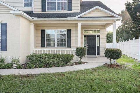 A home in LAKELAND