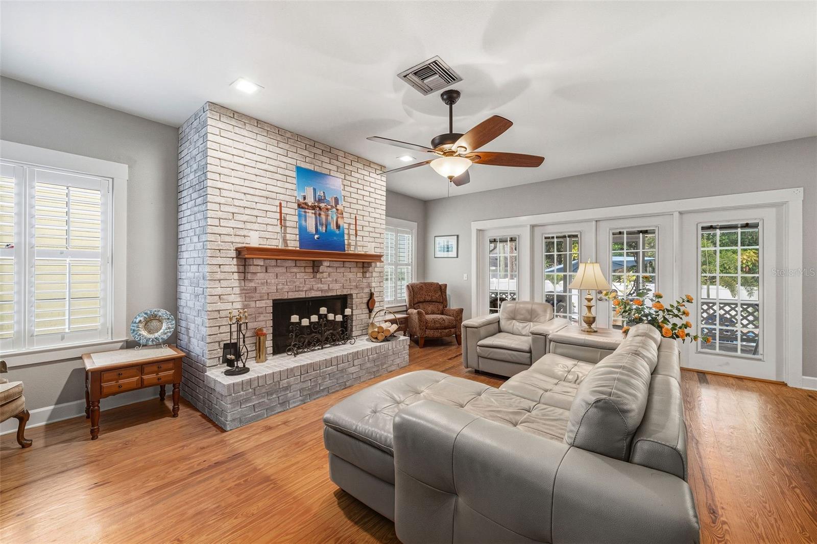 LAKE OAKS - Residential