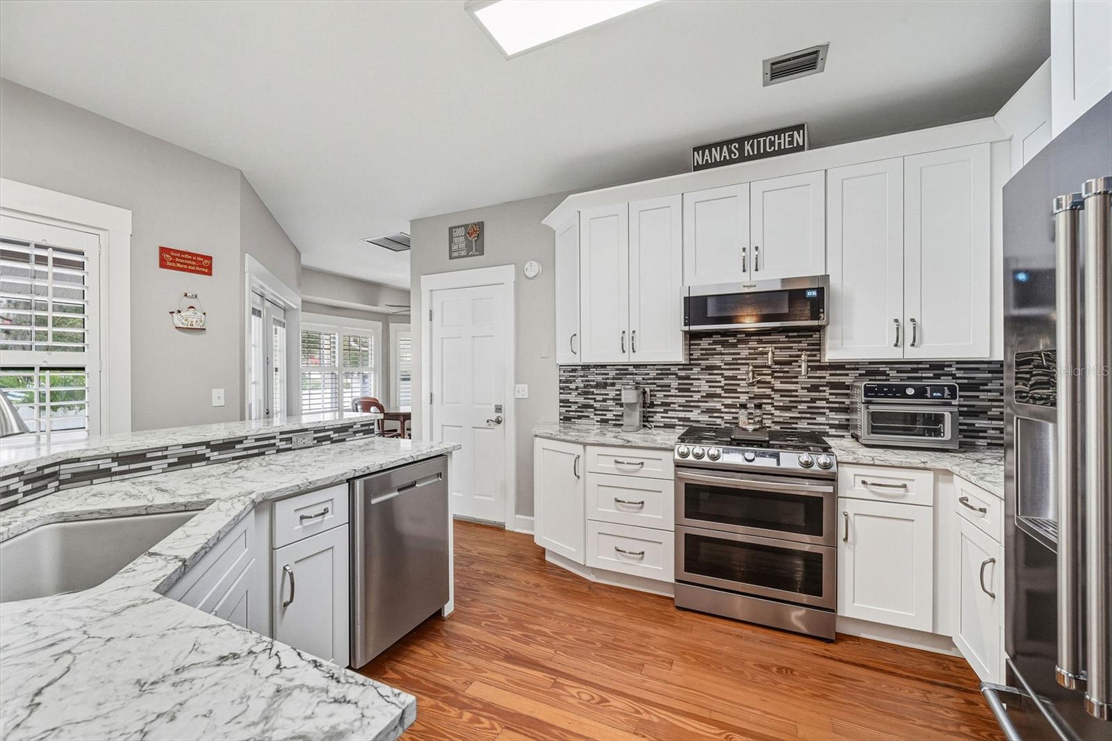 LAKE OAKS - Residential