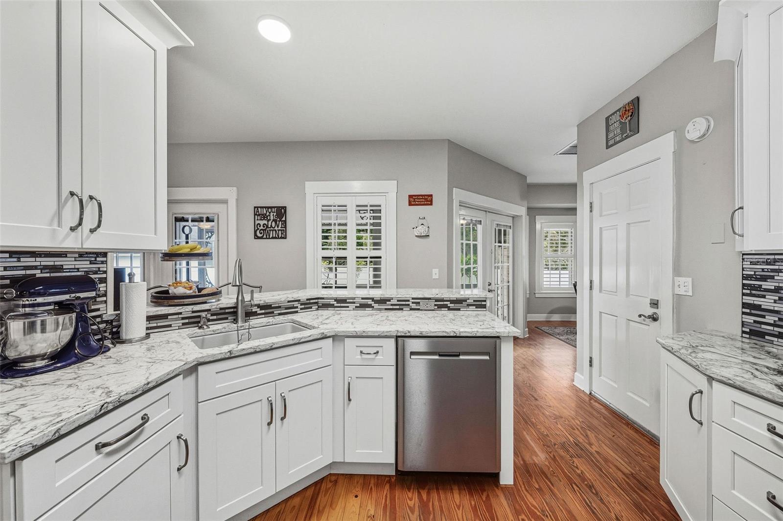 LAKE OAKS - Residential