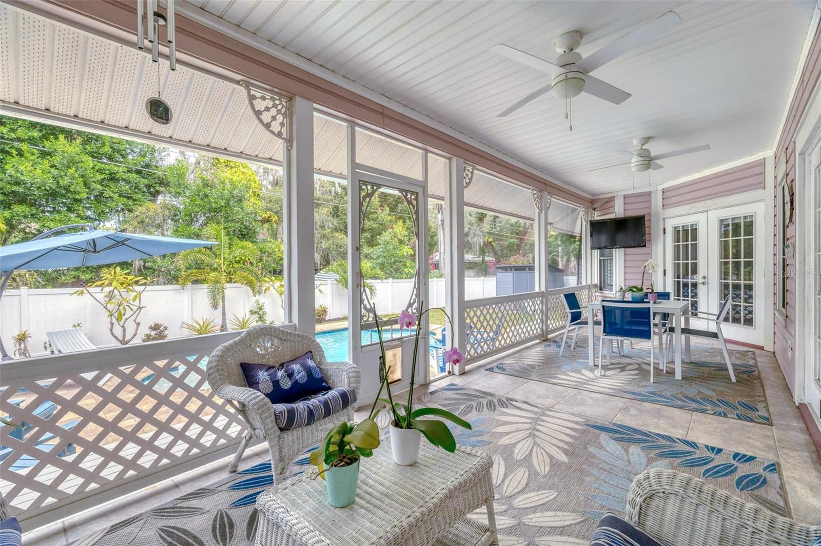 LAKE OAKS - Residential