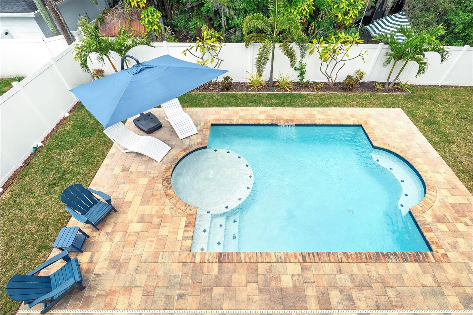 LAKE OAKS - Residential