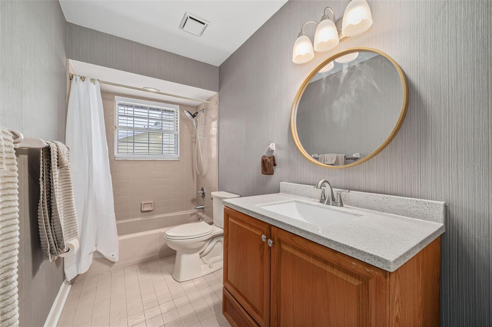 LAKE OAKS - Residential