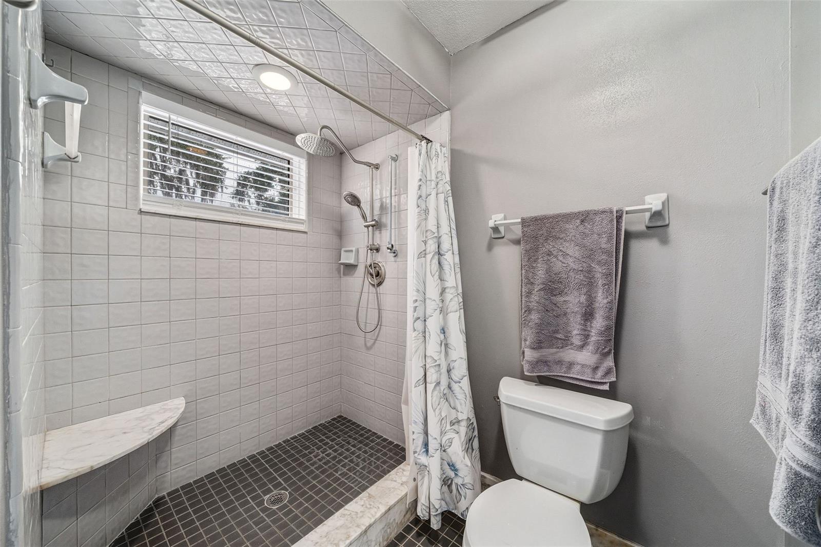 LAKE OAKS - Residential