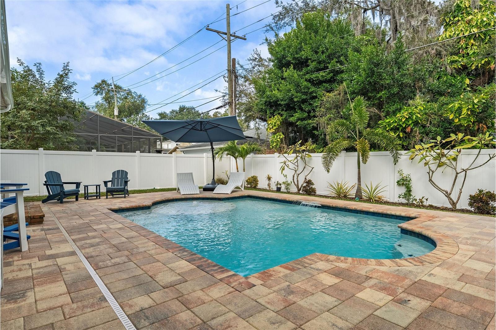 LAKE OAKS - Residential