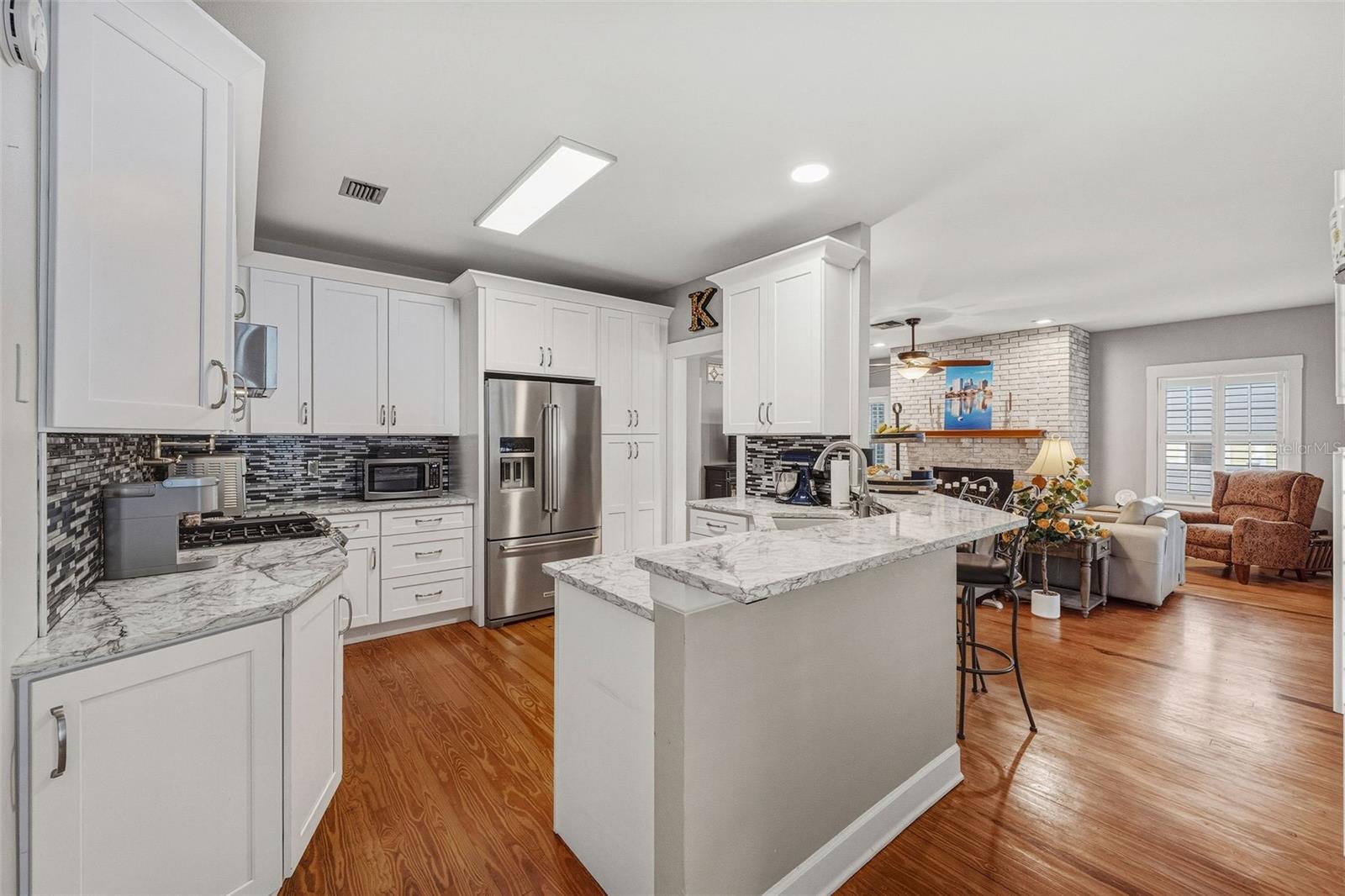 LAKE OAKS - Residential