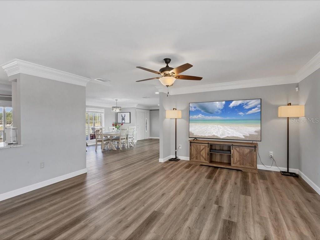 2005 W 21ST STREET W