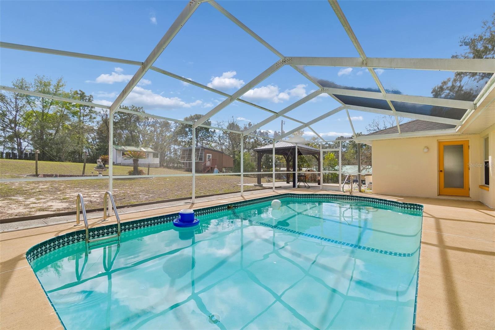 THE HIGHLANDS - Residential