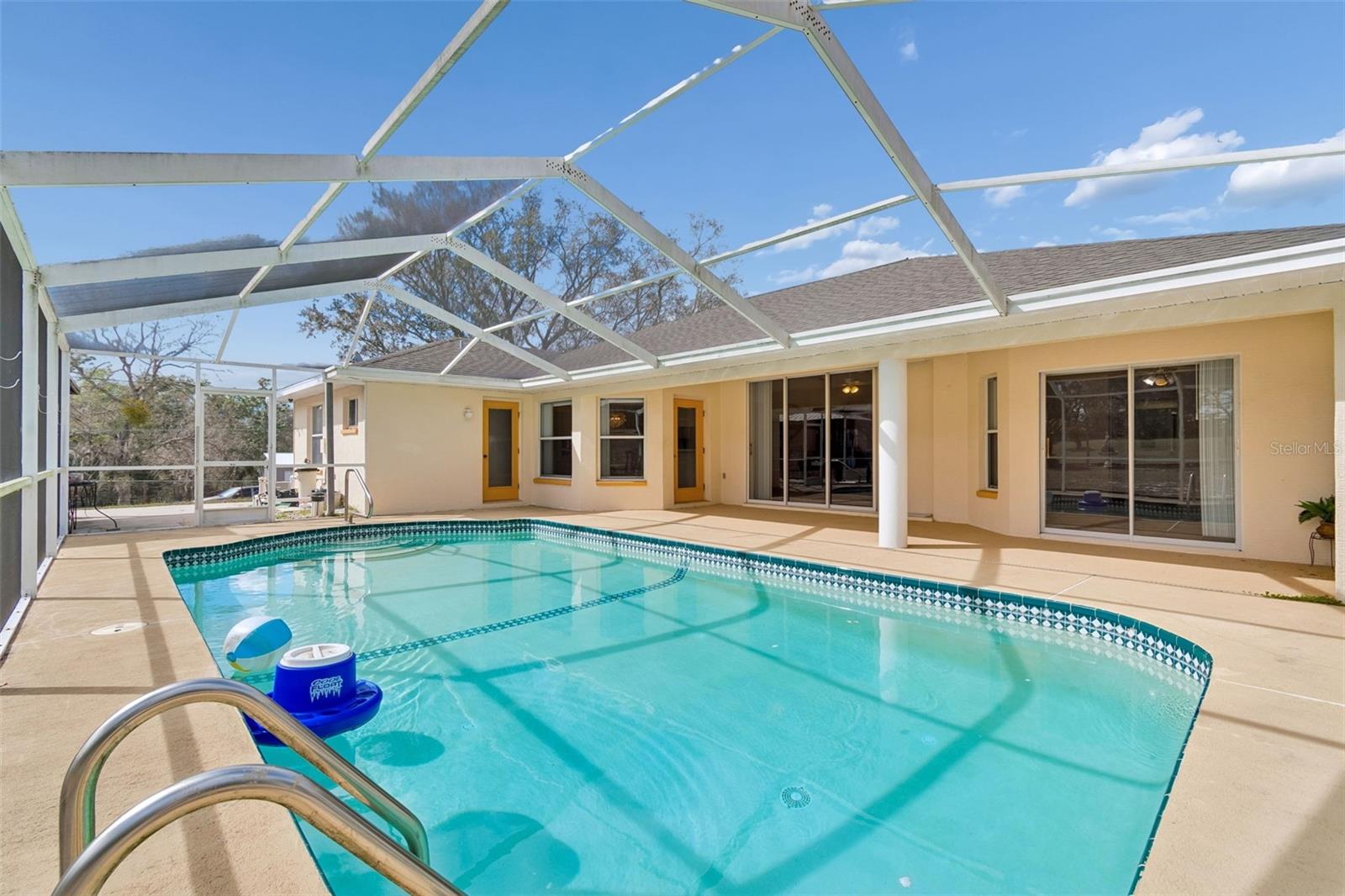 THE HIGHLANDS - Residential