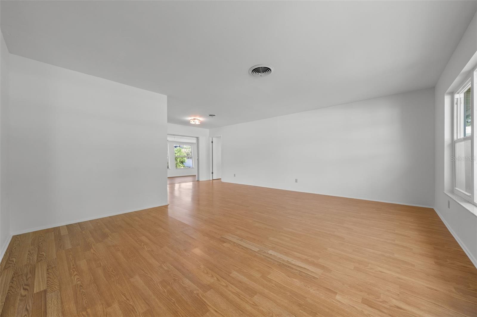 1214 POPLAR AVENUE