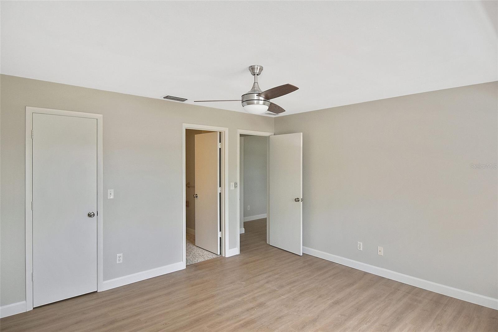 SOUTH VENICE - Residential