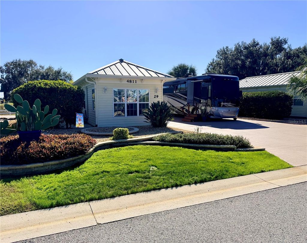 Photo of 4811 SE 94th Avenue, Webster, FL 33597 (MLS # G5106094)