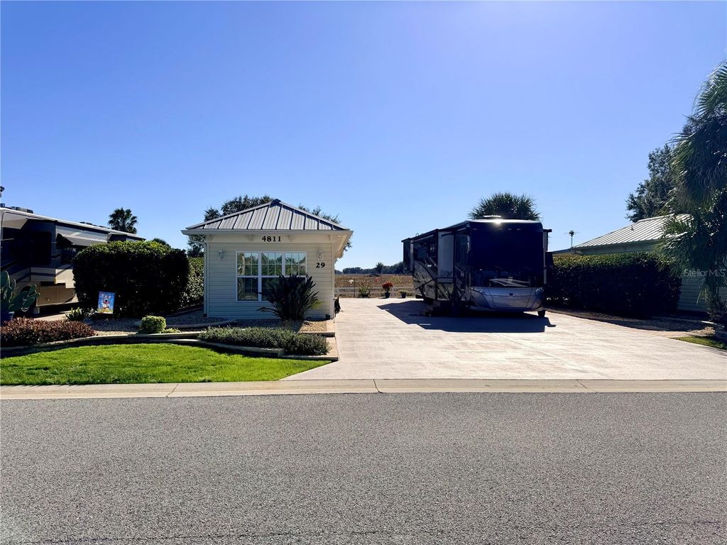 Photo of 4811 SE 94th Avenue, Webster, FL 33597 (MLS # G5106094)