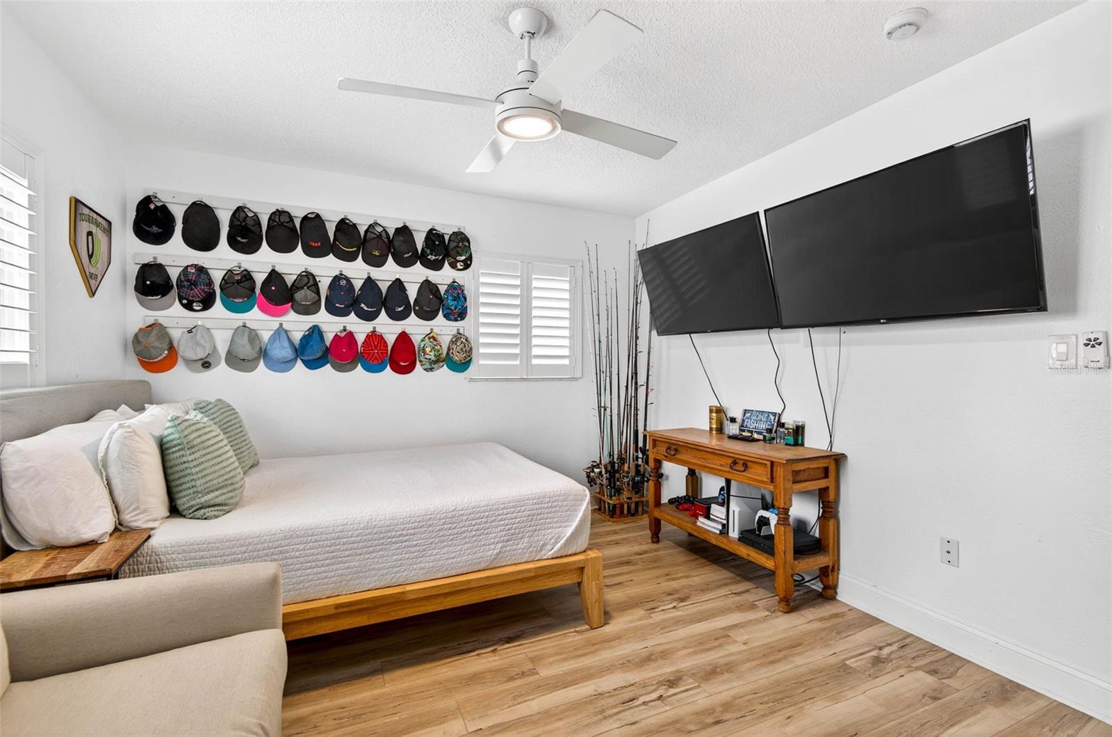 BAY PINES ESTATES - Residential