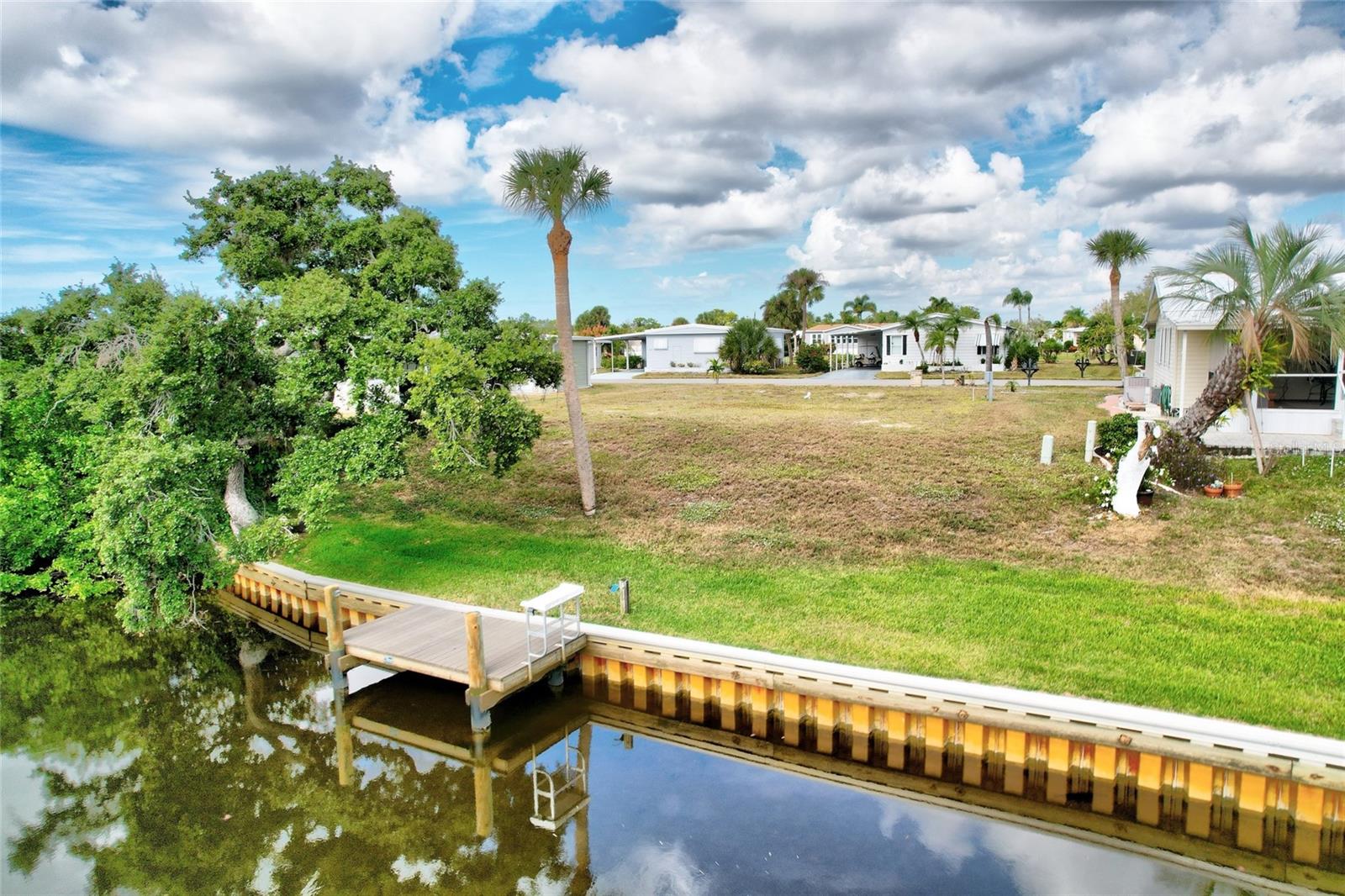 KINGS GATE CLUB MHP - Land