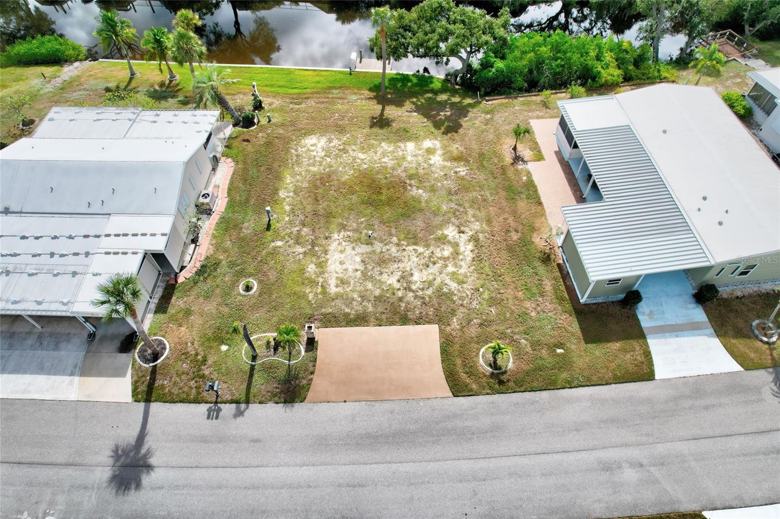 KINGS GATE CLUB MHP - Land