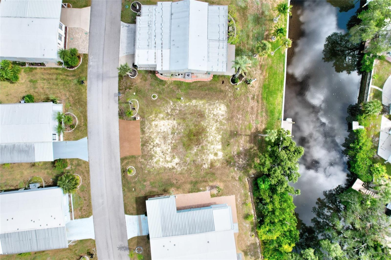 KINGS GATE CLUB MHP - Land