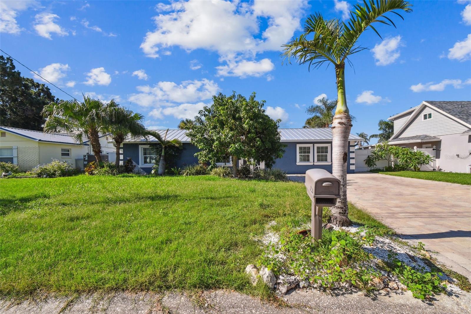 8708 THORNWOOD LANE